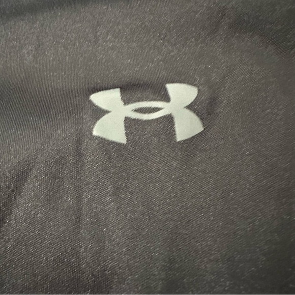 Under Armour Black Short Sleeve Tee Performance Fit - Picture 4 of 4